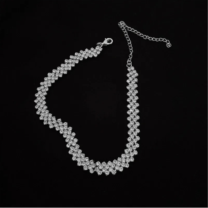 Openwork pendant necklaces