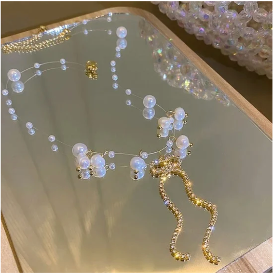 Openwork pendant necklaces