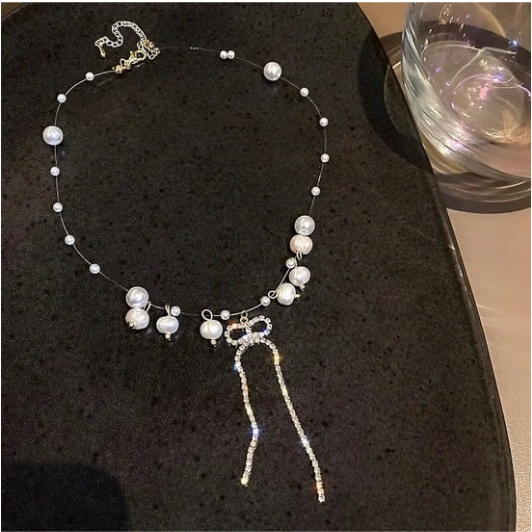 Openwork pendant necklaces