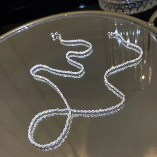 Openwork pendant necklaces